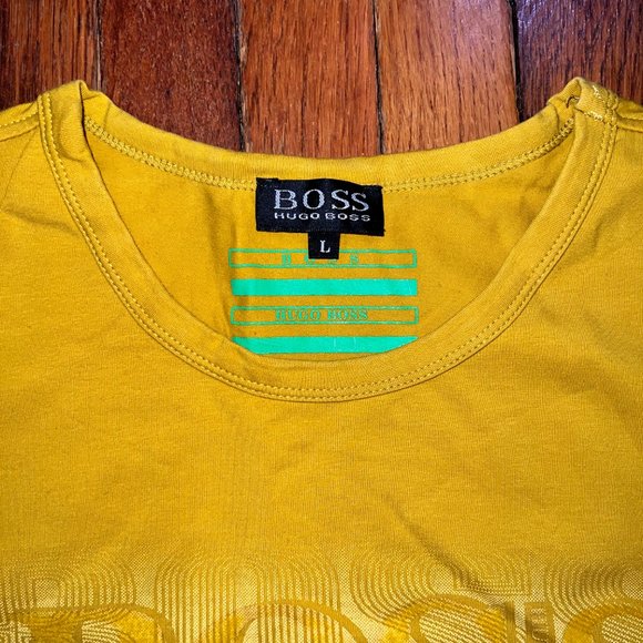 Hugo Boss Graphic T-shirt i Embossed Print - Picture 2 of 4